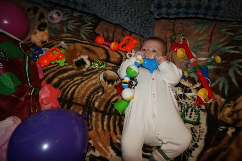 девочка-пухляндия и в гостях у бабы гали.