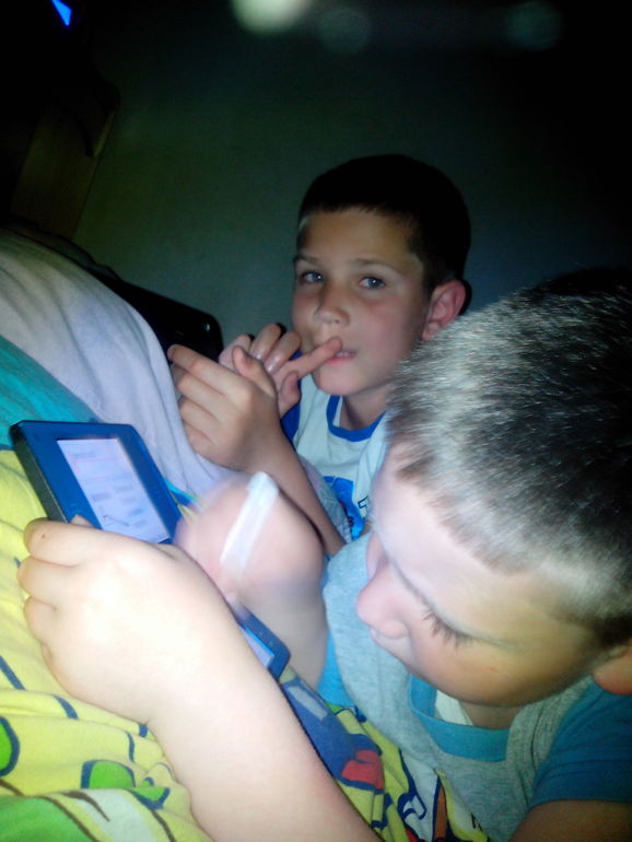 Наш папа ушел в нарды играть, а у нас завтра выходной!