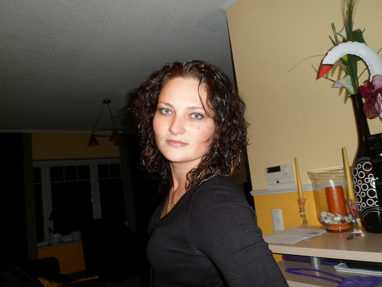 Подружка попросила) Сколько ей?