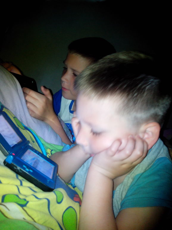 Наш папа ушел в нарды играть, а у нас завтра выходной!