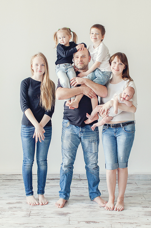 по-моему, нас мало)