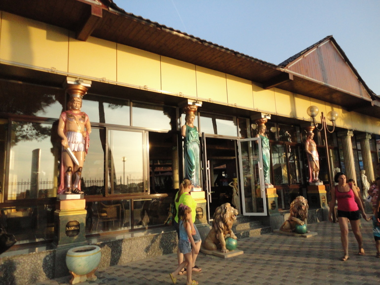 Одену я белую шляпу, поеду я в город Анапу))