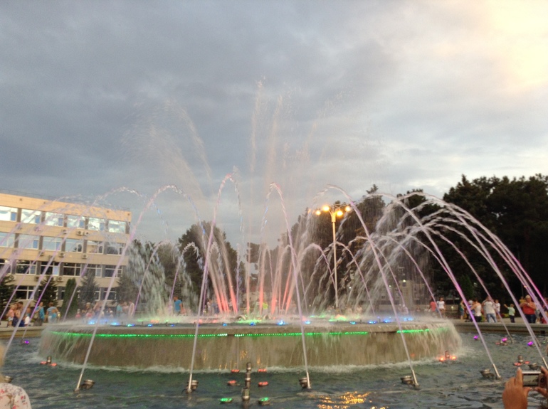 Одену я белую шляпу, поеду я в город Анапу))