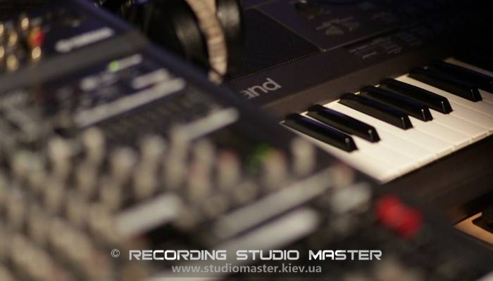 Студия звукозаписи - STUDIO MASTER - www.studiomaster.kiev.ua Запись вокала, запись голоса, обработка вокала, аранжировка, сведение,мастеринг, песня в подарок, подарочный сертификат на запись песни в студии, видео продакшн.