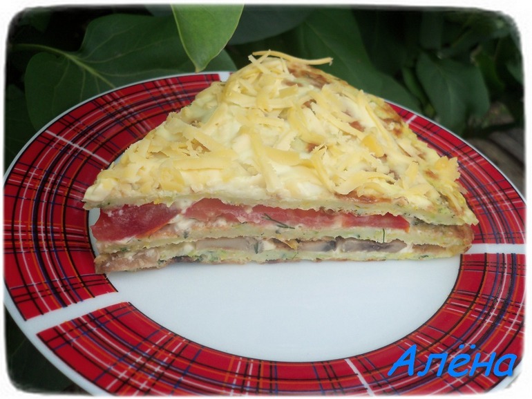 Кабачковый торт с грибами и помидорами.