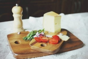 Миски, менажницы, тарелки и подносы...