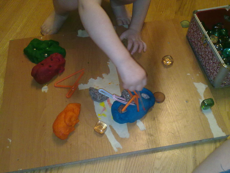 Ваш ребенок не хочет лепить?