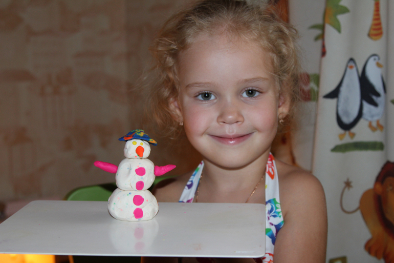 В ПОРУ ждать Деда Мороза)))