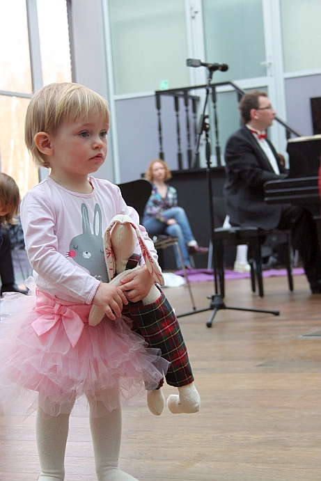 5 апреля 12:00