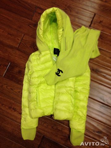 Курточка пуховая  chanel на девочку рост 160 см 4500 руб