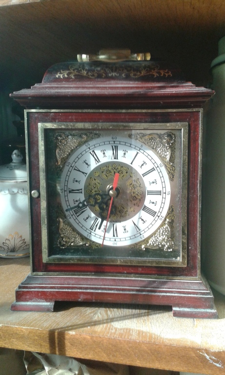 Отдам б/у подушки, покрывала, тюль, посуда, и др. Метро Савеловская