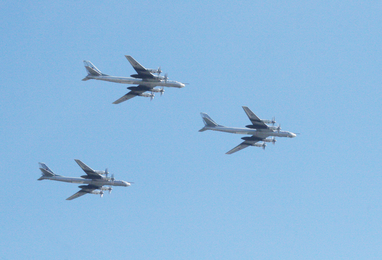 Парад 9 мая 2013