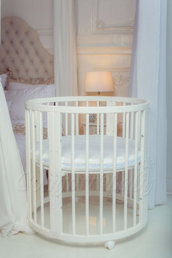 КРОВАТКА- ТРАНСФОРМЕР "COMFORT BABY" .Цена: 25 000 руб.  ХАРАКТЕРИСТИКИ:  возраст детей: 0-5 лет  габариты модели (Д х Ш х В): 1) колыбельки: 78*76*81 см  2) овальной кроватки: 128*76*81 cм  матрас приобретается отдельно.  максимальная нагрузка: 120 кг  Материал: изготавливается только из настоящего массива бука высшего сорта.  сборка: кровать в разобранном виде, простота сборки, инструкция по сборке на русском языке  продукция сертифицирована  производство: Россия  гарантия: 2 года   Дополнительные характеристики: 4 положения по высоте (расстояние положения дна от пола без колес: 1см, 12см, 37см, 57см; расстояние между отверстиями снизу-наверх: 12см, 15см, 20см.); 3 прутика - съемные.  КОНМПЛЕКТАЦИЯ:  1-я ступень - круглая кроватка  2-я ступень - овальная кроватка  3-я ступень - диванчик  4-я ступень - манеж  5-я и 6-я ступени - 2 кресла и столик  7-я ступень - пеленальный столик  ДОПОЛНИТЕЛЬНЫЕ ОПЦИИ:  Комплект постельный "Classic" +6950 руб.  Комплект постельный "Colorit" + 11990 руб.  Фирменный держатель для балдахина +790 руб.  Комплект цельных матрасов " Холкон"/ "Кокос" (круглый+овальный) +8490 руб  Маятник "ComfortBaby Pendulum" 2 в 1+6990 руб.