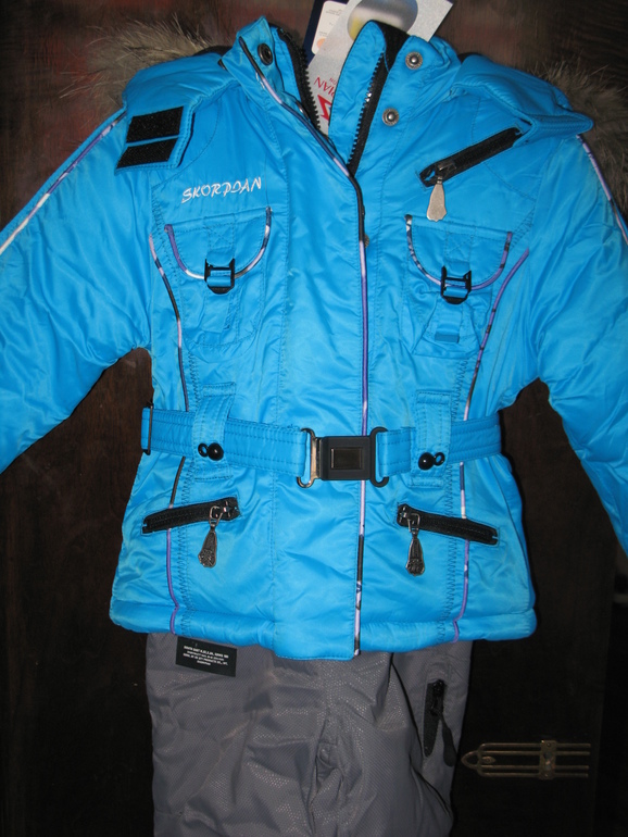 Продаю зимние комбинезоны- новые