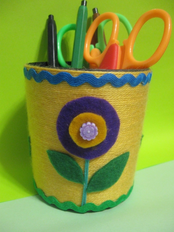 Солнечный стаканчик под карандаши