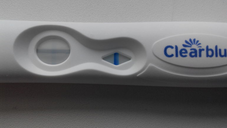 Clearblue струйный реагент. Клеар блю тест полоска. Клеар блю плюс реагент. Слабая полоска клеарблю. Clearblue plus реагент.