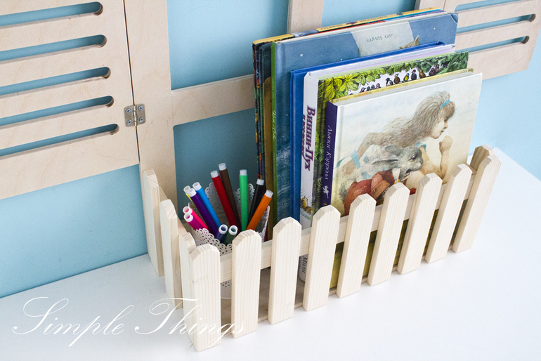 Окошко со ставнями и цветником. Simple Things