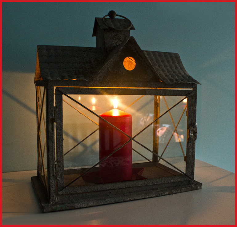Подсвечник-домик