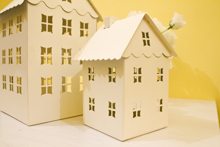 Подсвечники-домики и клетки в наличии. Simple Things Shop