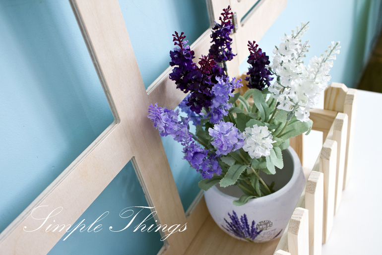 Окошко со ставнями и цветником. Simple Things