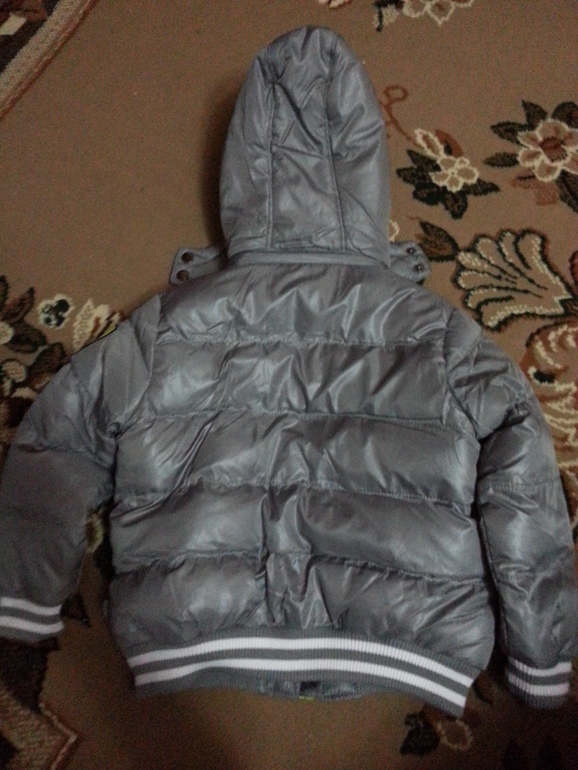 Продам курточку новую 1200р+почта.