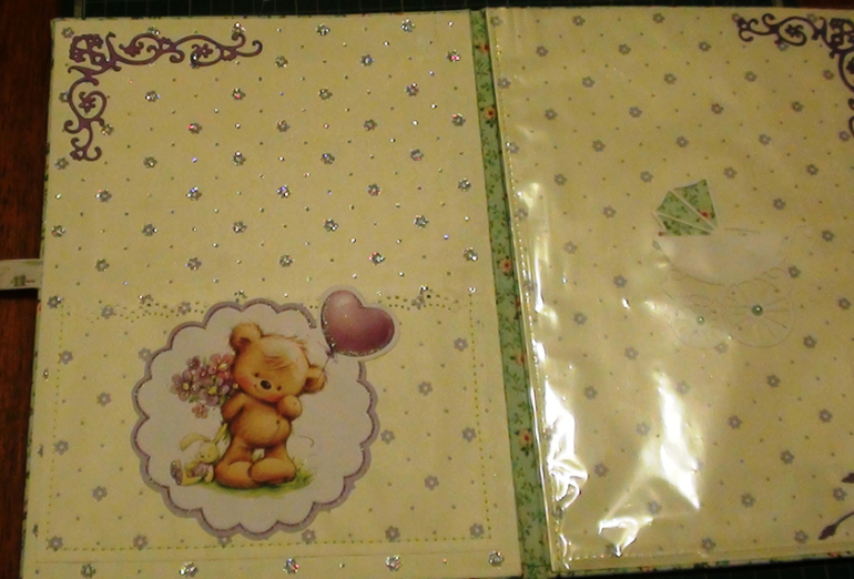 Папочка для первых документов малыша.