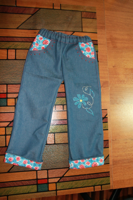 Брючек много не бывает..