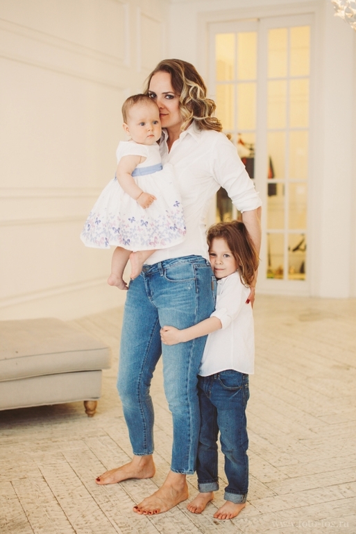 Семейная фотосессия в студии