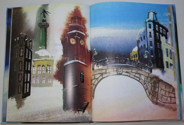 Небольшая стопочка из очередного книжного пополнения