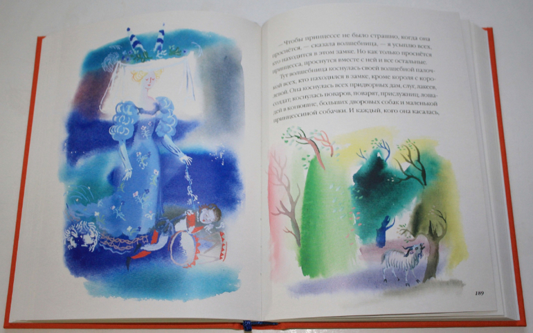 Небольшая стопочка из очередного книжного пополнения