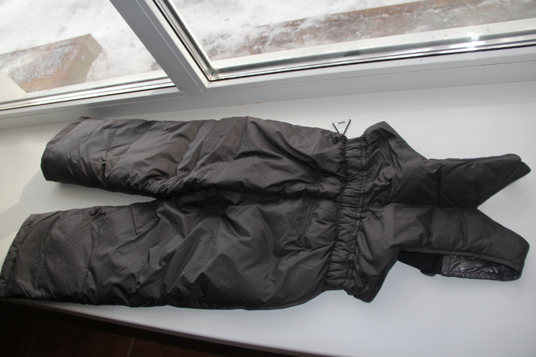 Moncler (ы) на 3 года и комплект на 8 лет.