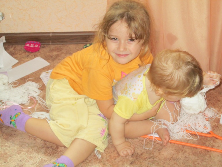 Решила моя красотуля-младший мне помочь!)))