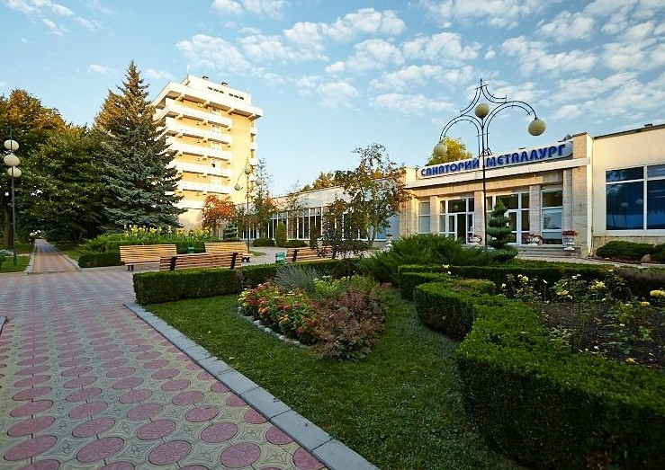 Территория санатория: https://sanatoriirf.ru/sanatorij-metallurg-essentuki подробная информация