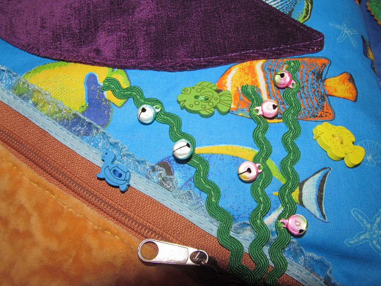 3 развивающие книжки.