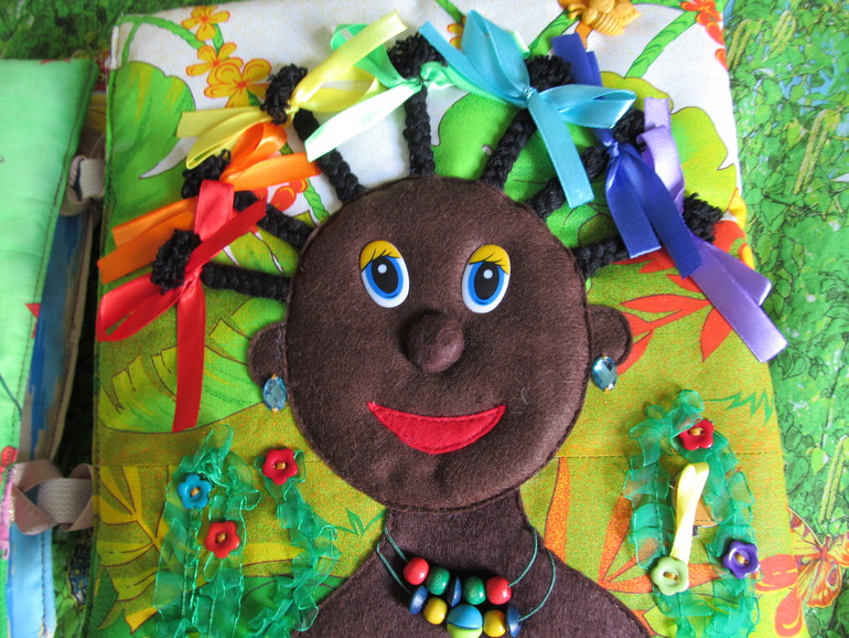 3 развивающие книжки.