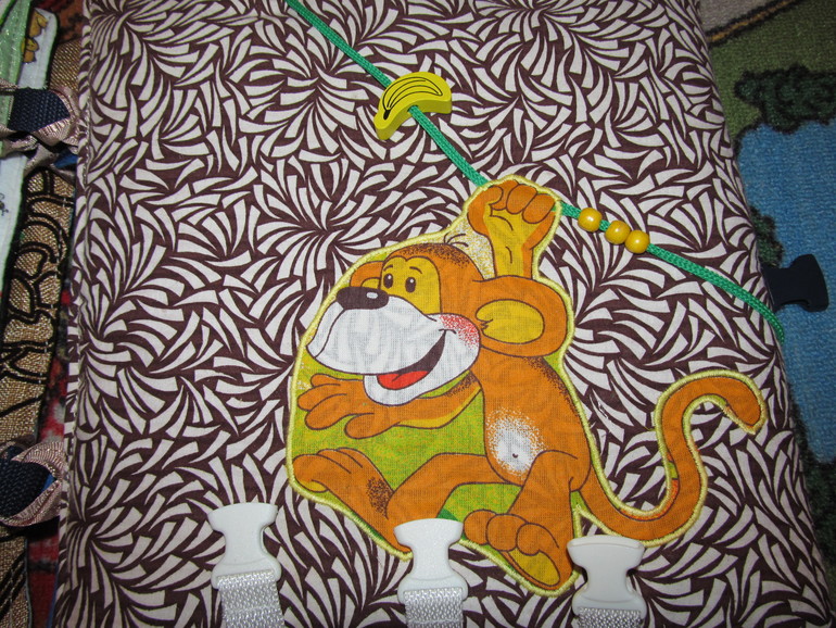 3 развивающие книжки.