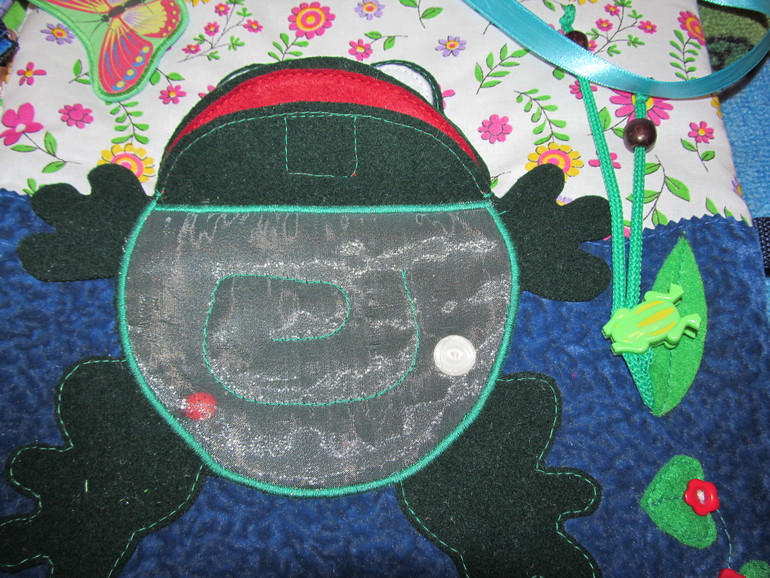 3 развивающие книжки.