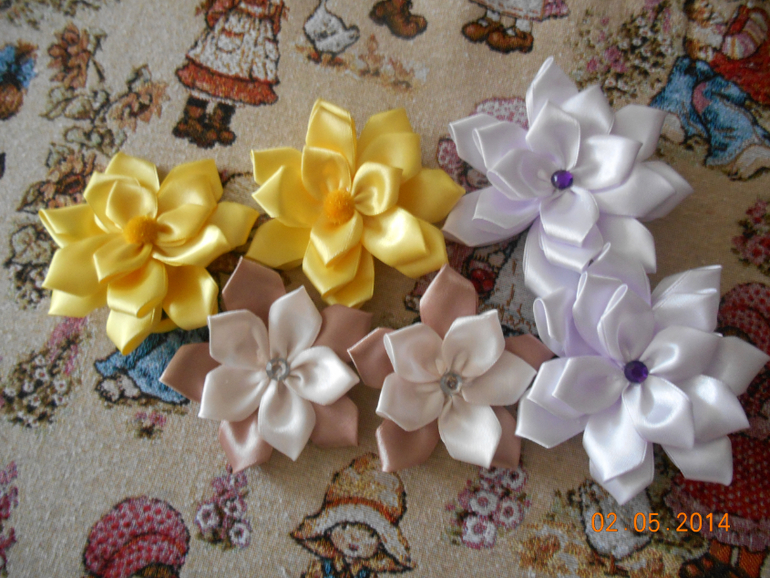 Аксессуары для волос в стиле Канзаши. В наличии и на заказ.