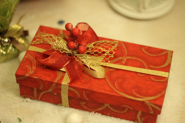 Упаковка подарков)))