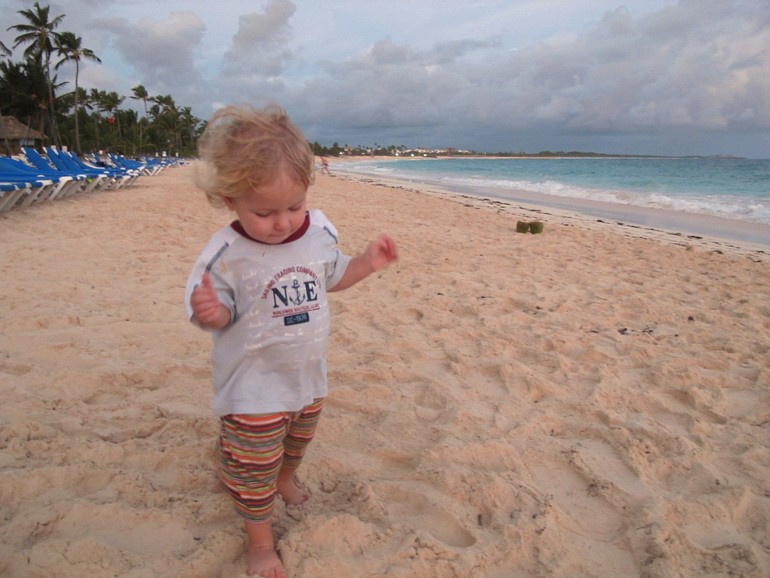 Пунта-Кана с дочкой в 1,4 года, декабрь.