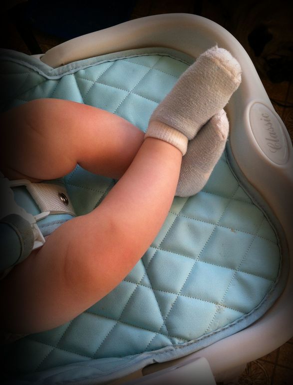 Ножку на ножку