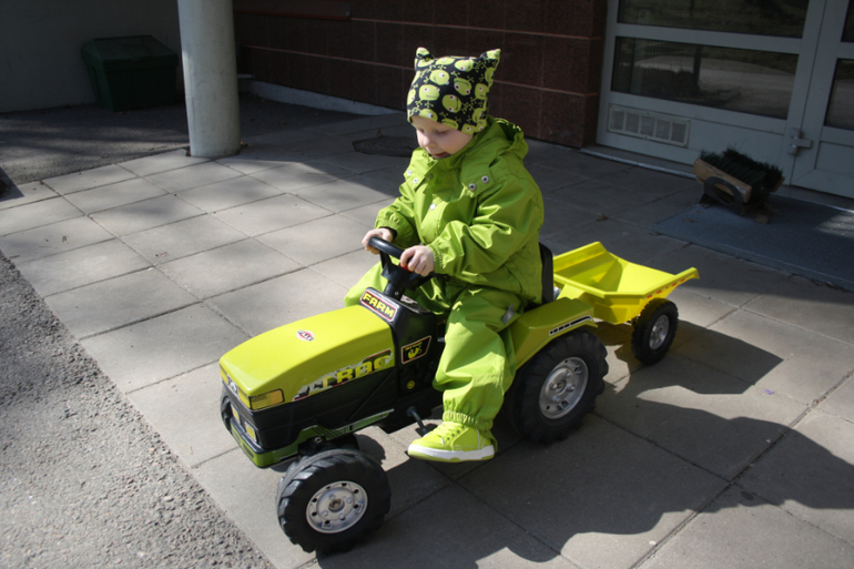 прогулка около дома