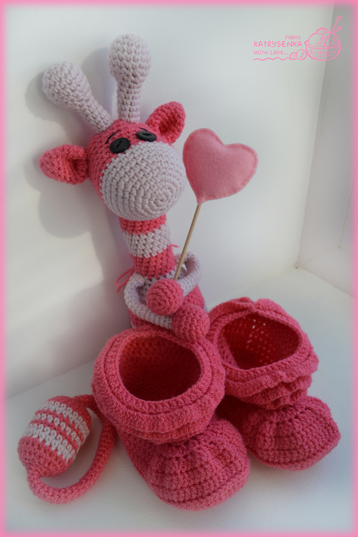 Пинеточки и погремушка для малышки