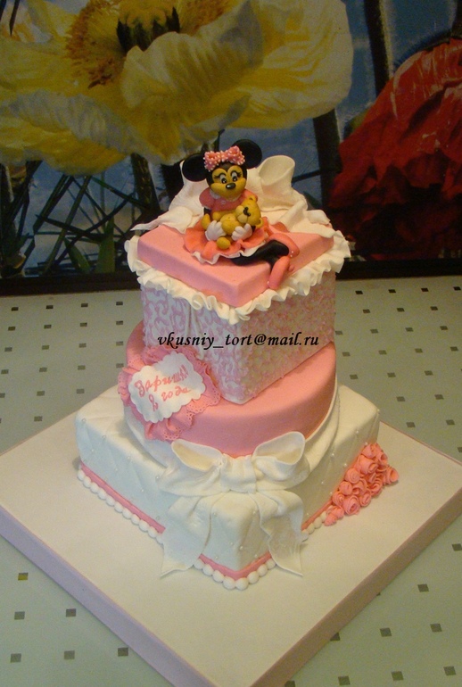 3-х ярусный тортик с Минни Маус.