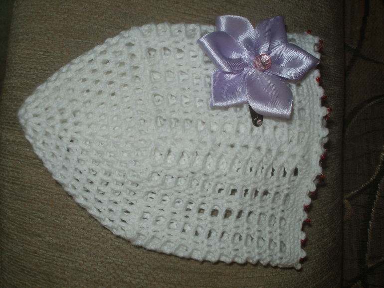 Шапочка для девочки и два бантика для нее