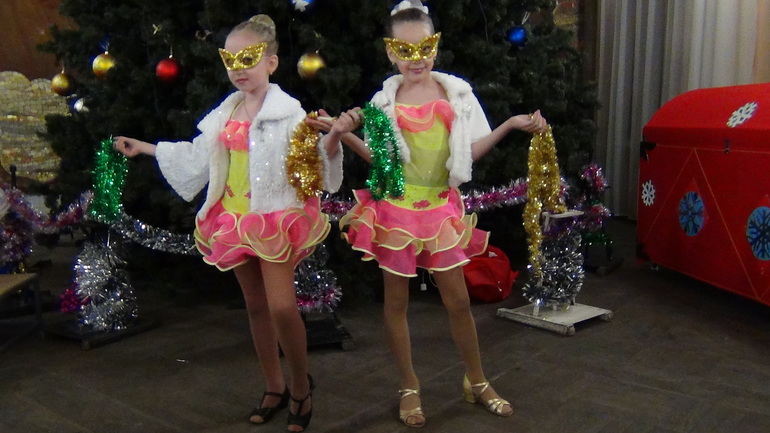 Любитель профессионал, не парикмахер.