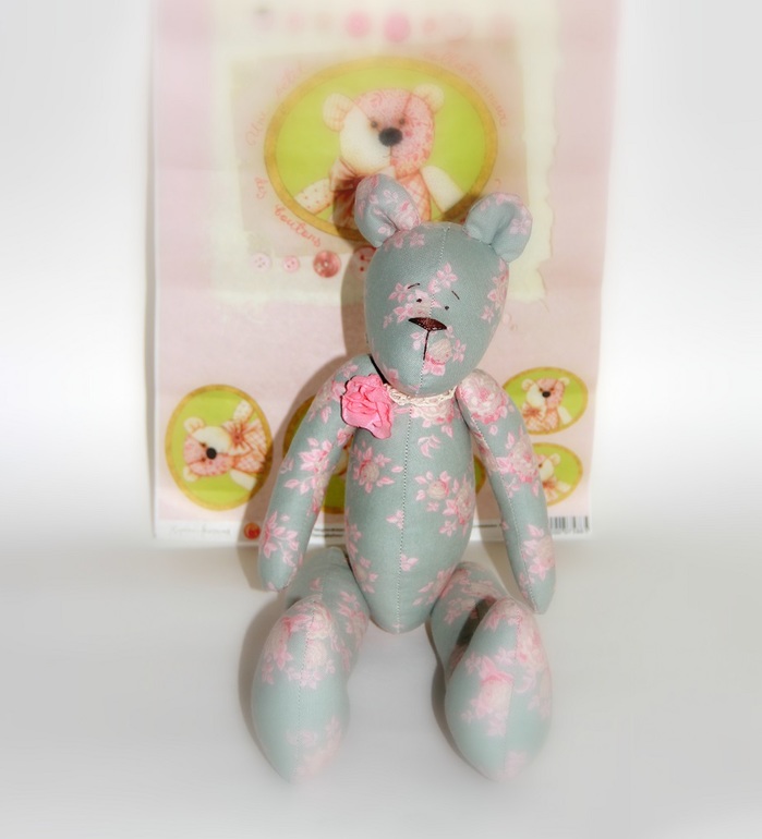 Мишка в розочках