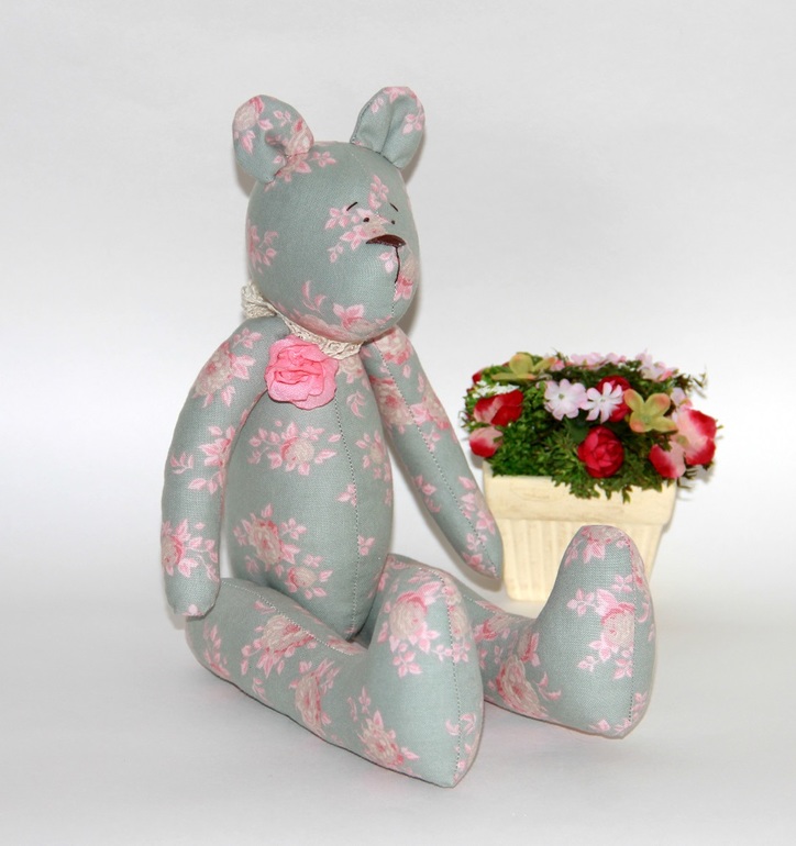 Мишка в розочках