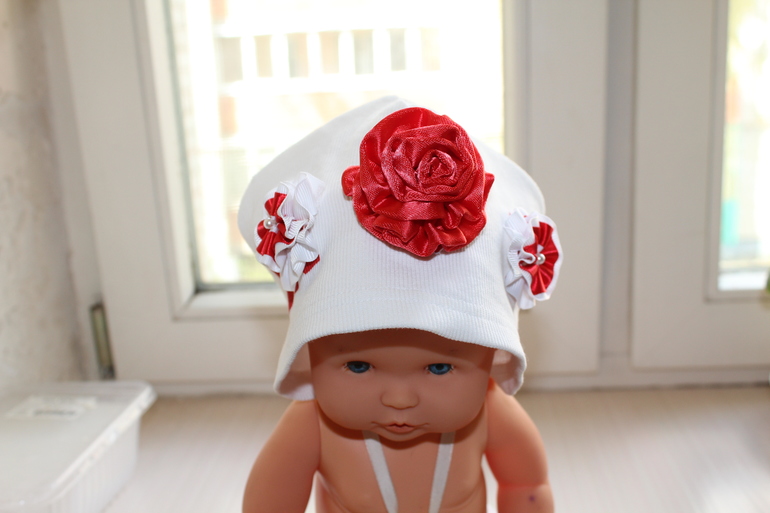 Еще одна шапочка для дочки.