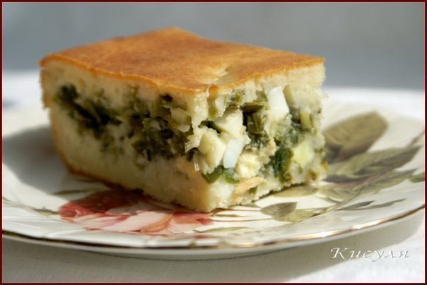 Быстрый (заливной) пирог с зелёным луком и яйцом